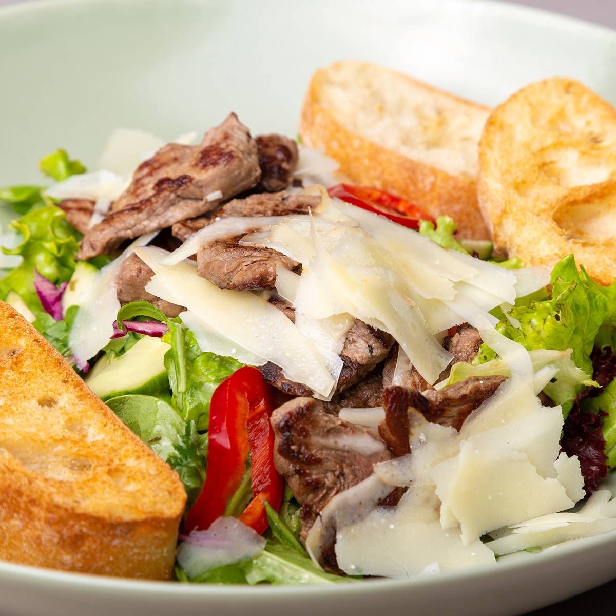 Salata cu Vitel Rumenit